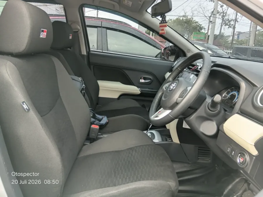 Foto Mobil Bekas Kabin Depan Toyota Rush 1.5 S tahun 2022