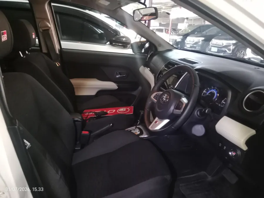 Foto Mobil Bekas Kabin Depan Toyota Rush 1.5 S tahun 2022