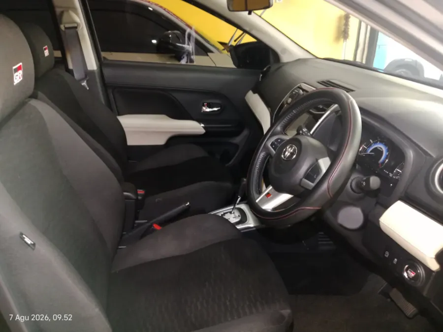 Foto Mobil Bekas Kabin Depan Toyota Rush 1.5 S tahun 2022