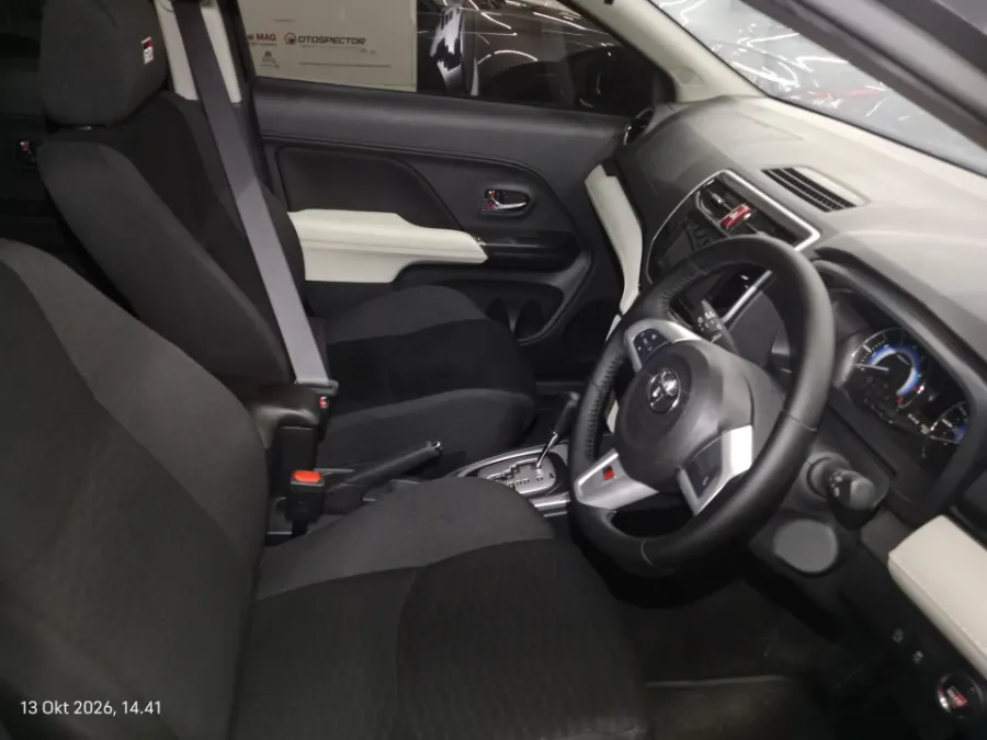 Foto Mobil Bekas Kabin Depan Toyota Rush 1.5 S tahun 2022
