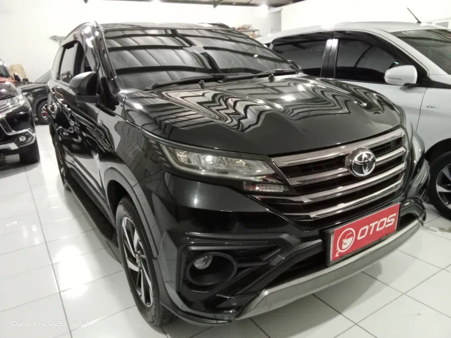 Foto Mobil Bekas Kanan Depan Toyota Rush 1.5 S tahun 2022