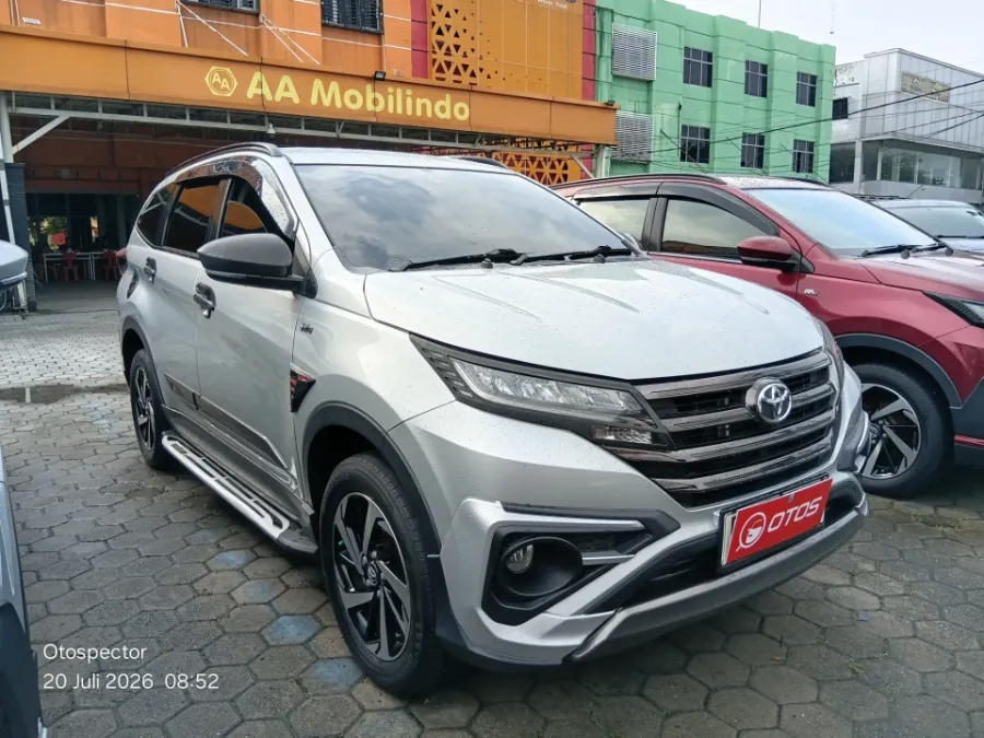 Foto Mobil Bekas Kanan Depan Toyota Rush 1.5 S tahun 2022