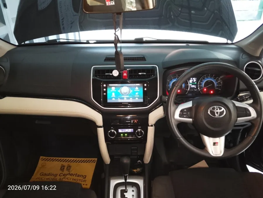 Foto Mobil Bekas Dashboard Toyota Rush 1.5 S tahun 2023