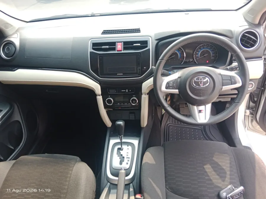 Foto Mobil Bekas Dashboard Toyota Rush 1.5 S tahun 2023
