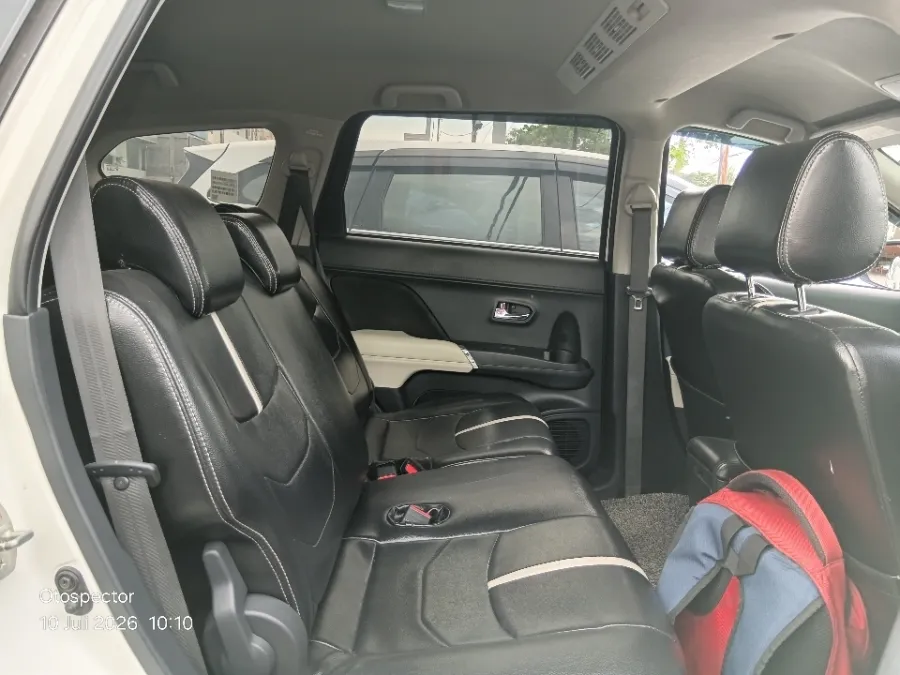 Foto Mobil Bekas Kabin Belakang Toyota Rush 1.5 S tahun 2023