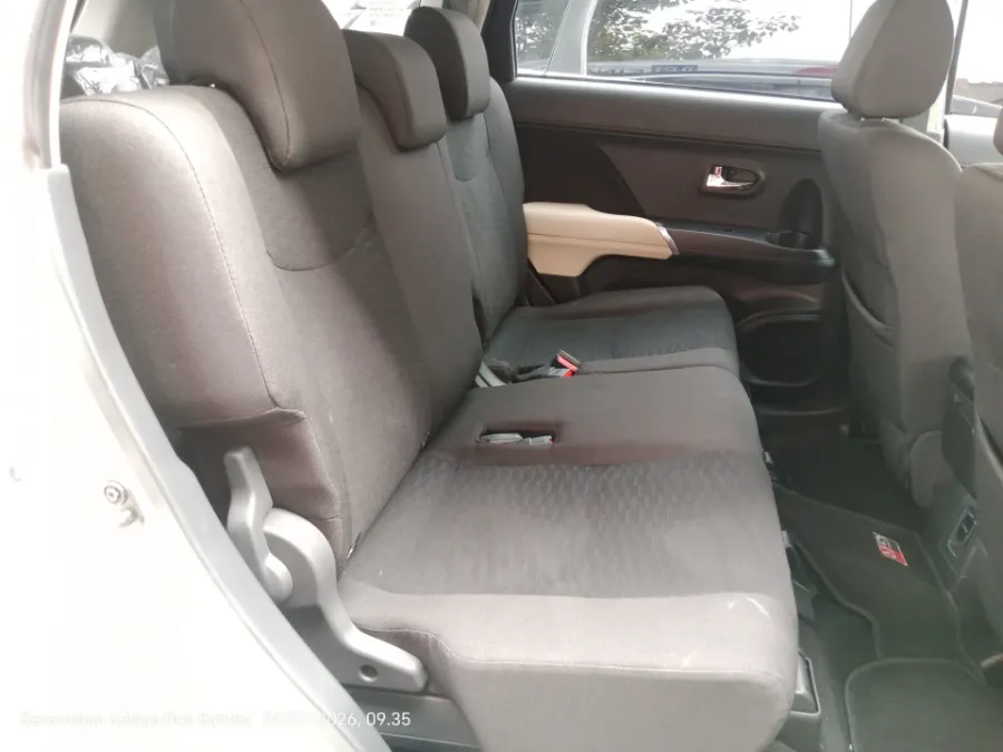 Foto Mobil Bekas Kabin Belakang Toyota Rush 1.5 S tahun 2023