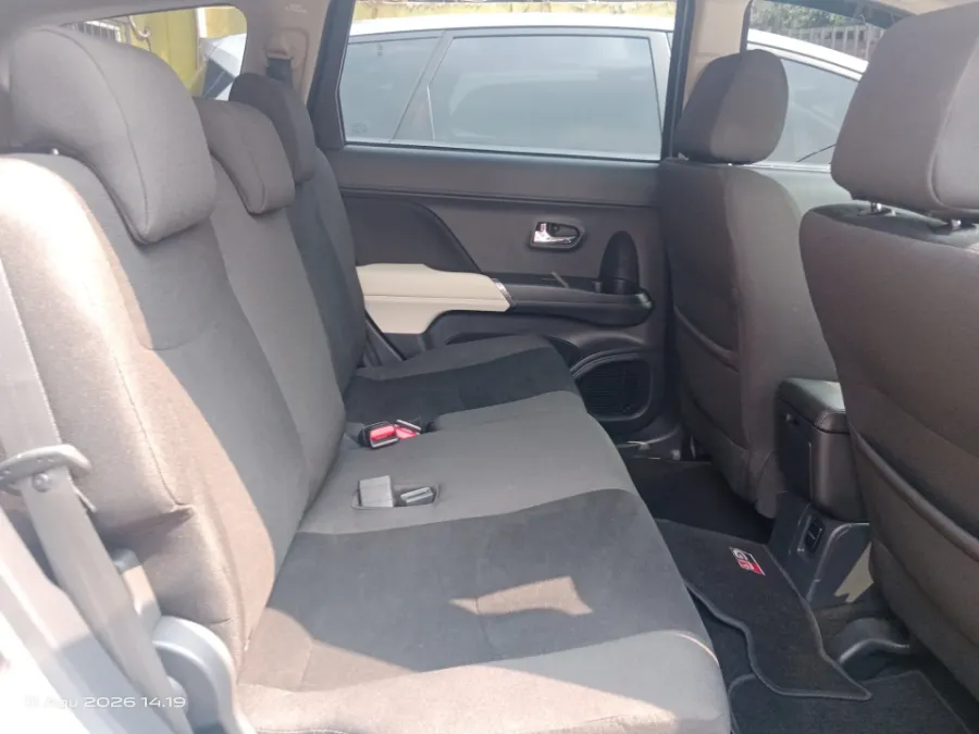 Foto Mobil Bekas Kabin Belakang Toyota Rush 1.5 S tahun 2023