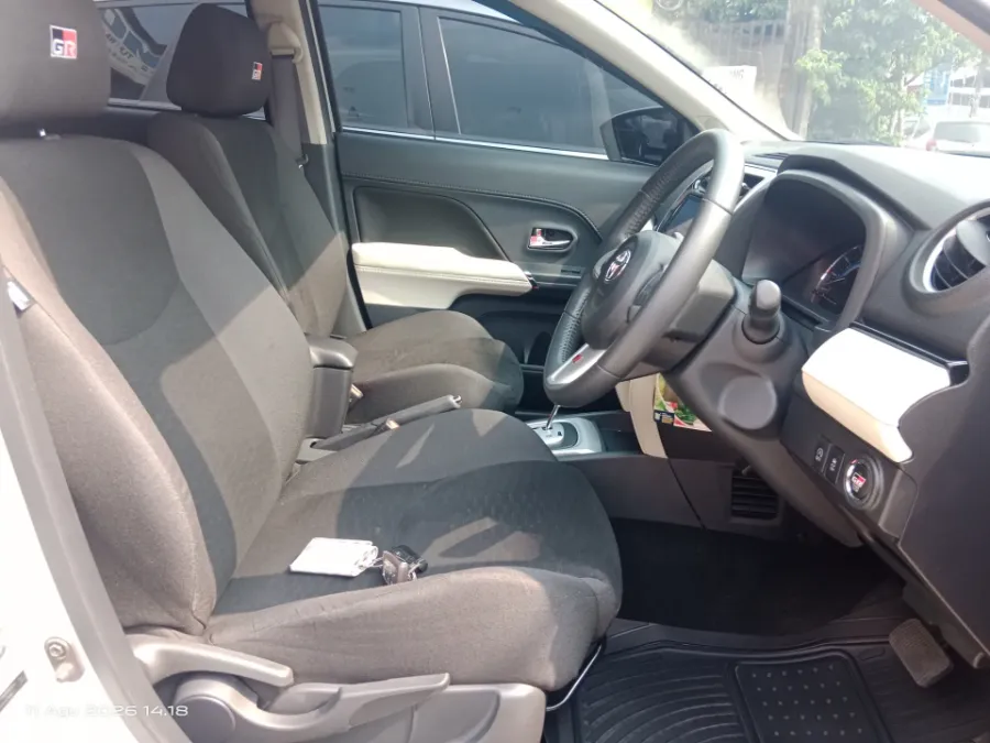 Foto Mobil Bekas Kabin Depan Toyota Rush 1.5 S tahun 2023