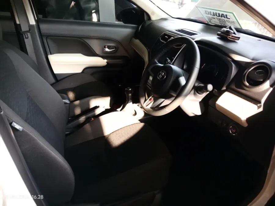 Foto Mobil Bekas Kabin Depan Toyota Rush 1.5 S tahun 2023