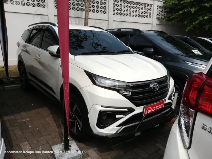 Foto Mobil Bekas Kanan Depan Toyota Rush 1.5 S tahun 2023