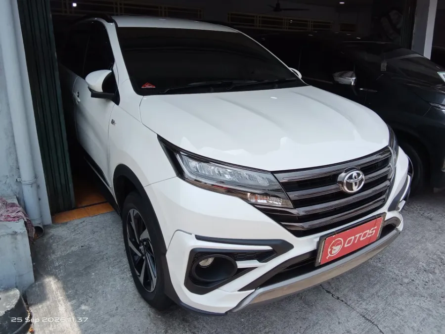 Foto Mobil Bekas Kanan Depan Toyota Rush 1.5 S tahun 2023