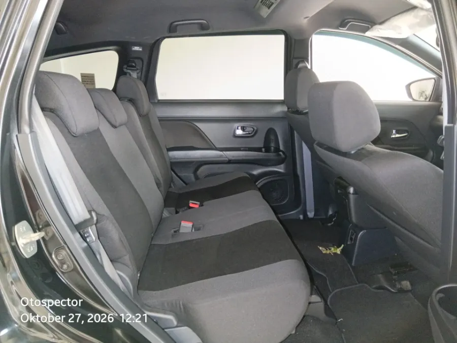 Foto Mobil Bekas Kabin Belakang Toyota Rush 1.5 S tahun 2024