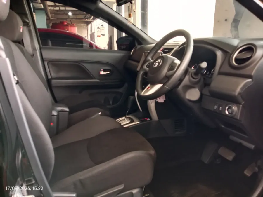 Foto Mobil Bekas Kabin Depan Toyota Rush 1.5 S tahun 2024