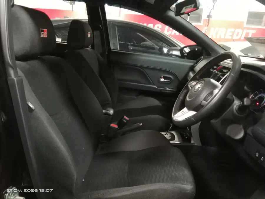 Foto Mobil Bekas Kabin Depan Toyota Rush 1.5 S tahun 2024