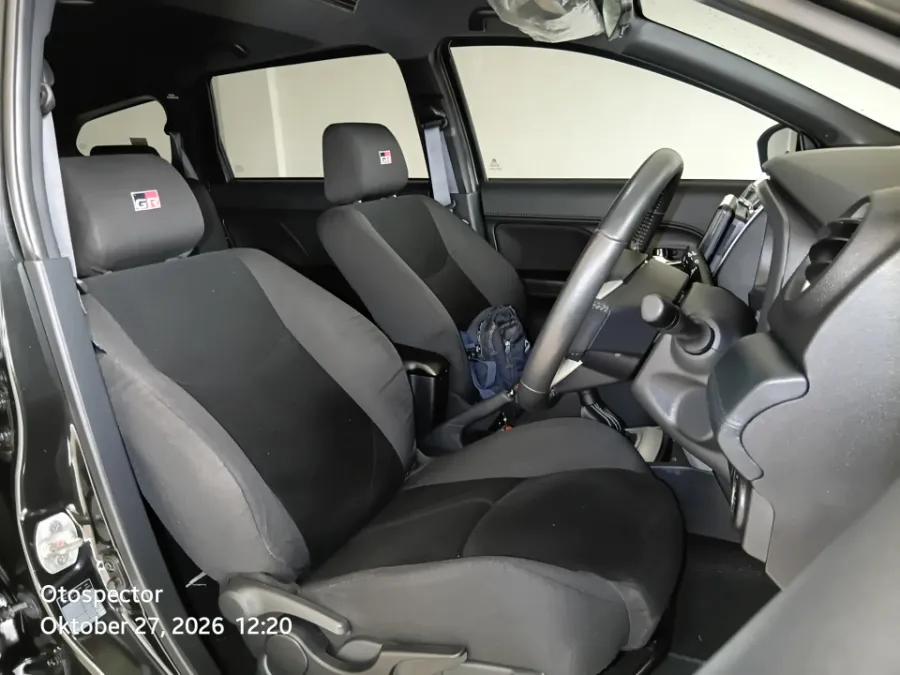 Foto Mobil Bekas Kabin Depan Toyota Rush 1.5 S tahun 2024