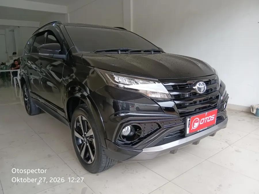 Foto Mobil Bekas Kanan Depan Toyota Rush 1.5 S tahun 2024