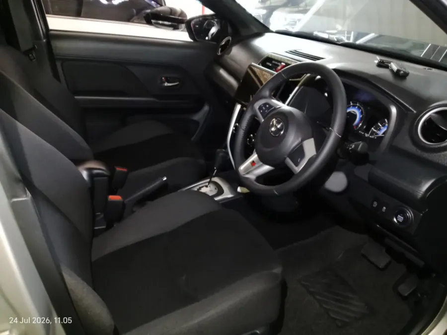 Foto Mobil Bekas Kabin Depan Toyota Rush 1.5 S tahun 2025