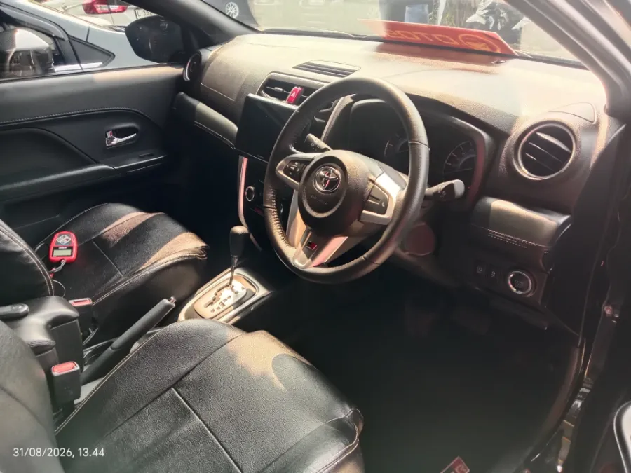 Foto Mobil Bekas Kabin Depan Toyota Rush 1.5 S tahun 2025