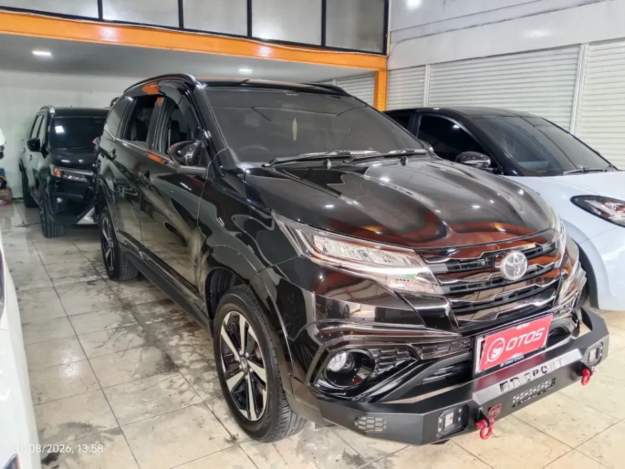 Foto Mobil Bekas Kanan Depan Toyota Rush 1.5 S tahun 2025