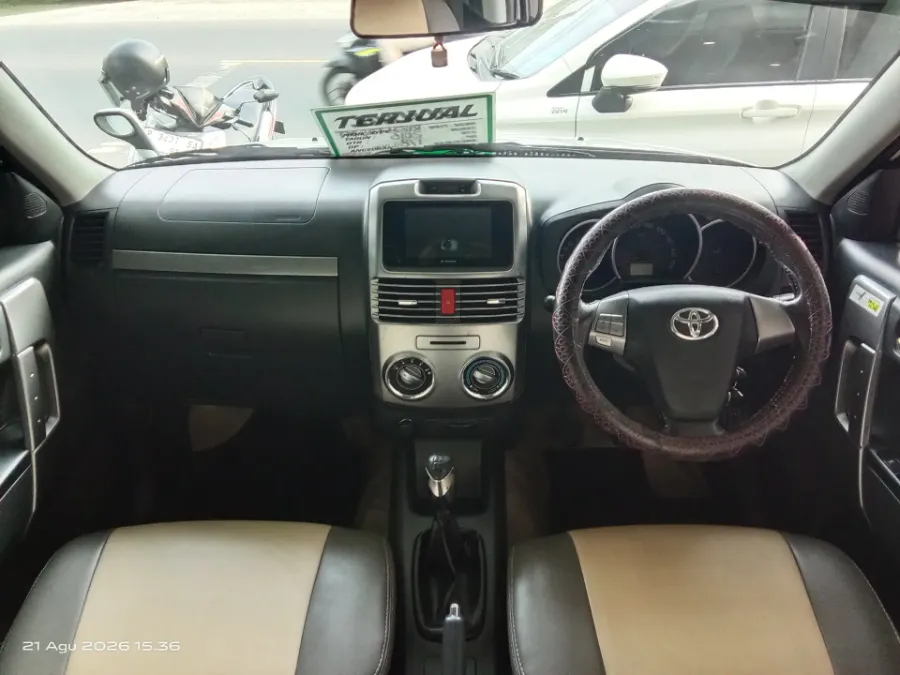 Foto Mobil Bekas Dashboard Toyota Rush 1.5 S GR Sport tahun 2016