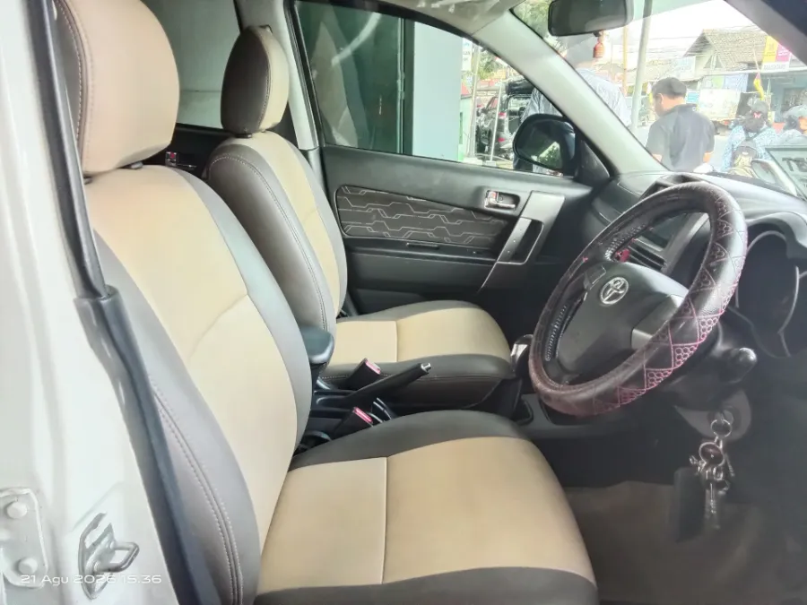 Foto Mobil Bekas Kabin Depan Toyota Rush 1.5 S GR Sport tahun 2016