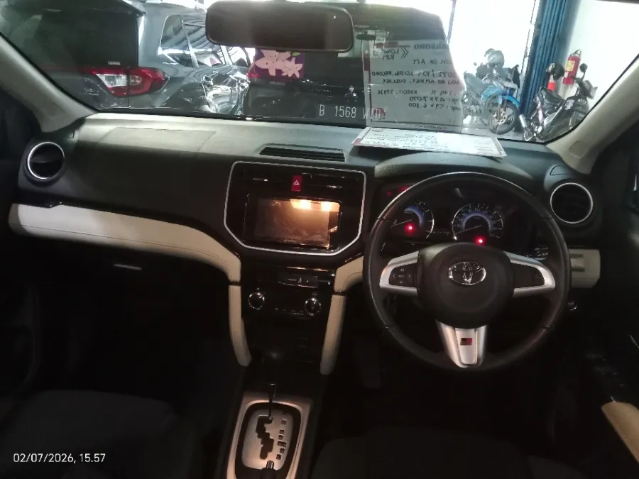 Foto Mobil Bekas Dashboard Toyota Rush 1.5 S GR Sport tahun 2022