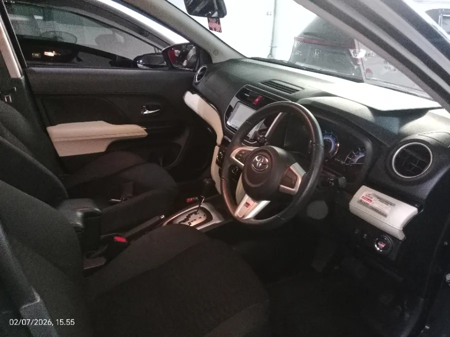Foto Mobil Bekas Kabin Depan Toyota Rush 1.5 S GR Sport tahun 2022