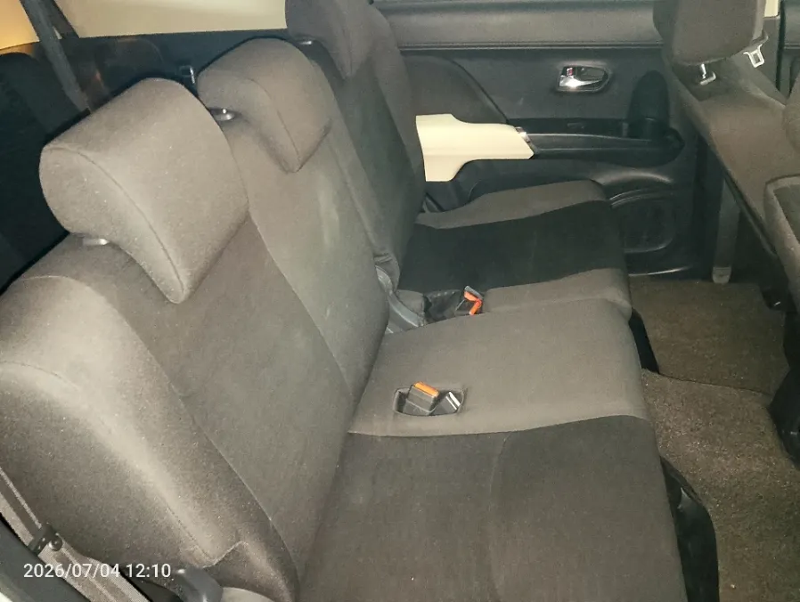 Foto Mobil Bekas Kabin Belakang Toyota Rush 1.5 S GR Sport tahun 2023
