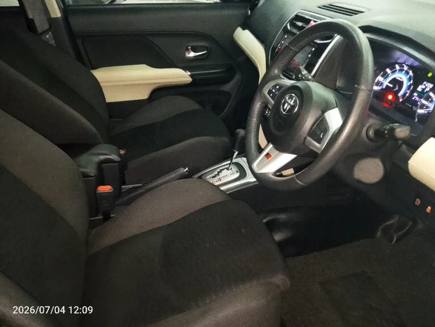 Foto Mobil Bekas Kabin Depan Toyota Rush 1.5 S GR Sport tahun 2023
