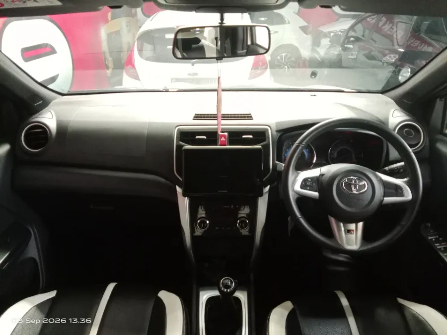 Foto Mobil Bekas Dashboard Toyota Rush 1.5 S GR Sport tahun 2024