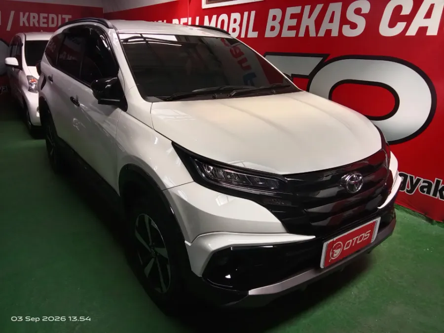 Foto Mobil Bekas Kanan Depan Toyota Rush 1.5 S GR Sport tahun 2024