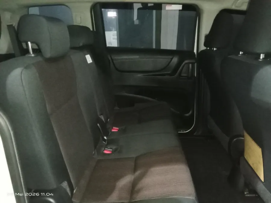 Foto Mobil Bekas Kabin Belakang Toyota Sienta 1.5 G tahun 2017