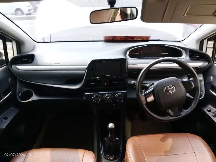 Foto Mobil Bekas Dashboard Toyota Sienta 1.5 G tahun 2018