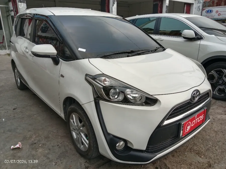 Foto Mobil Bekas Kanan Depan Toyota Sienta 1.5 G tahun 2018