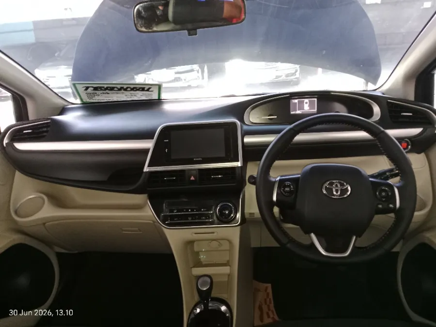 Foto Mobil Bekas Dashboard Toyota Sienta 1.5 Q tahun 2016