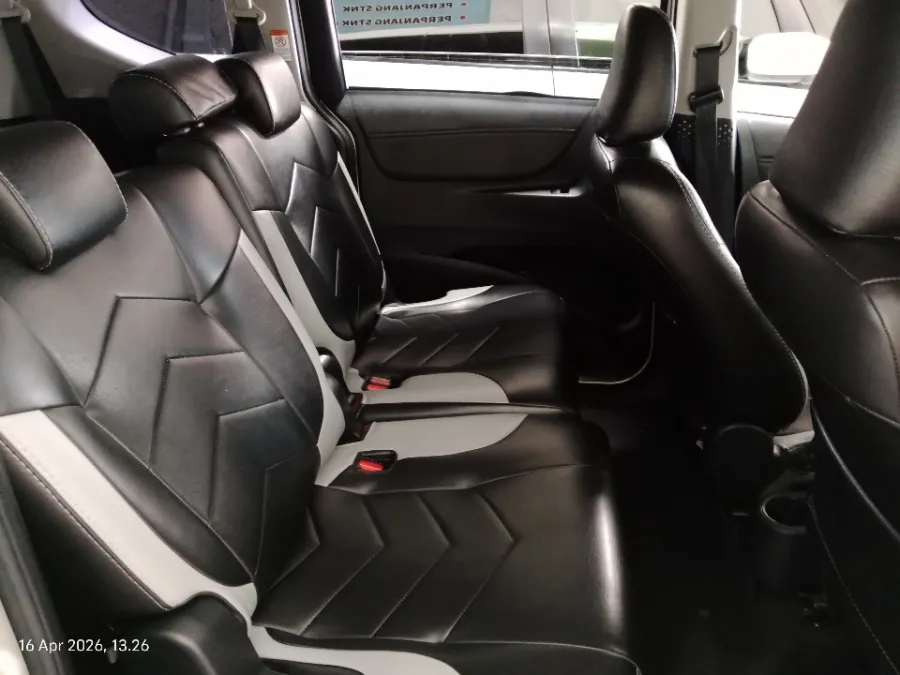 Foto Mobil Bekas Kabin Belakang Toyota Sienta 1.5 Q tahun 2016