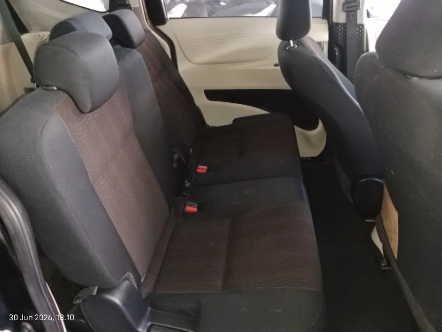 Foto Mobil Bekas Kabin Belakang Toyota Sienta 1.5 Q tahun 2016
