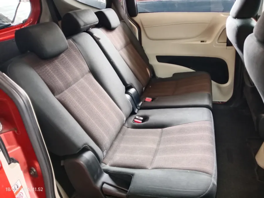 Foto Mobil Bekas Kabin Belakang Toyota Sienta 1.5 Q tahun 2016