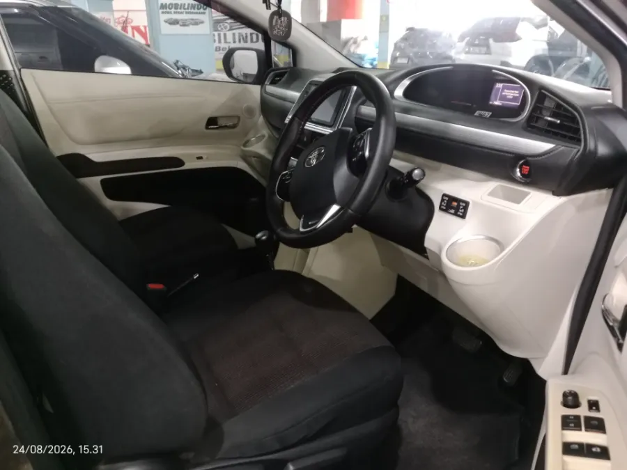 Foto Mobil Bekas Kabin Belakang Toyota Sienta 1.5 Q tahun 2016