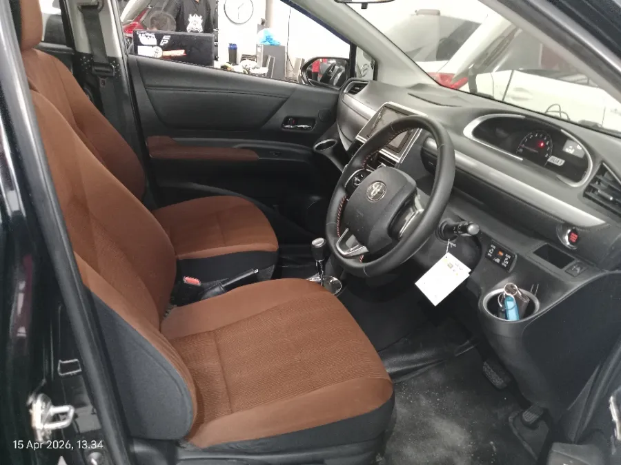 Foto Mobil Bekas Kabin Depan Toyota Sienta 1.5 Q tahun 2016