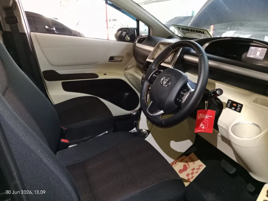 Foto Mobil Bekas Kabin Depan Toyota Sienta 1.5 Q tahun 2016
