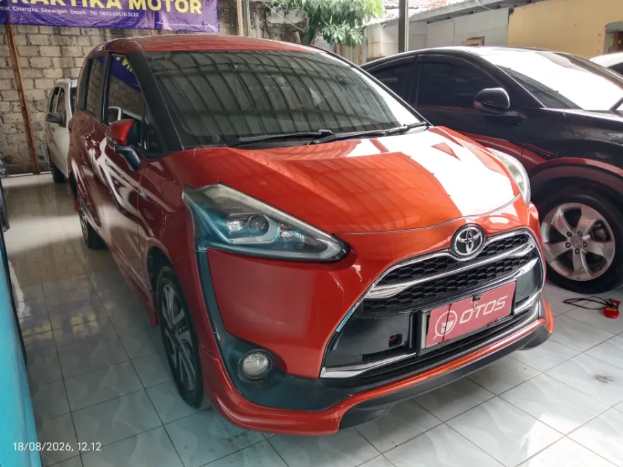 Foto Mobil Bekas Kanan Depan Toyota Sienta 1.5 Q tahun 2016