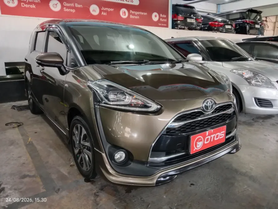 Foto Mobil Bekas Kanan Depan Toyota Sienta 1.5 Q tahun 2016
