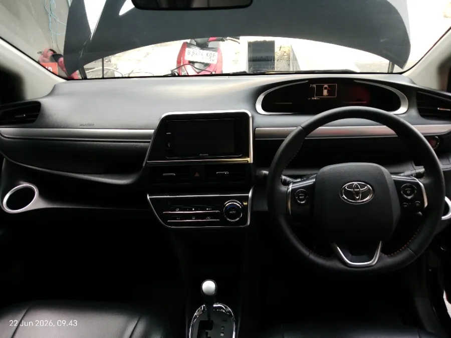 Foto Mobil Bekas Dashboard Toyota Sienta 1.5 Q tahun 2017