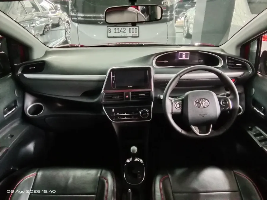 Foto Mobil Bekas Dashboard Toyota Sienta 1.5 Q tahun 2017