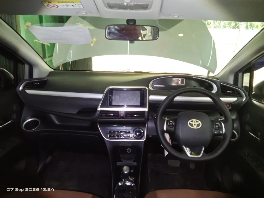 Foto Mobil Bekas Dashboard Toyota Sienta 1.5 Q tahun 2017