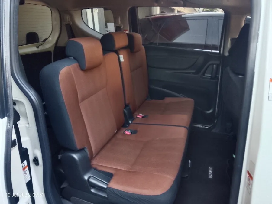 Foto Mobil Bekas Kabin Belakang Toyota Sienta 1.5 Q tahun 2017