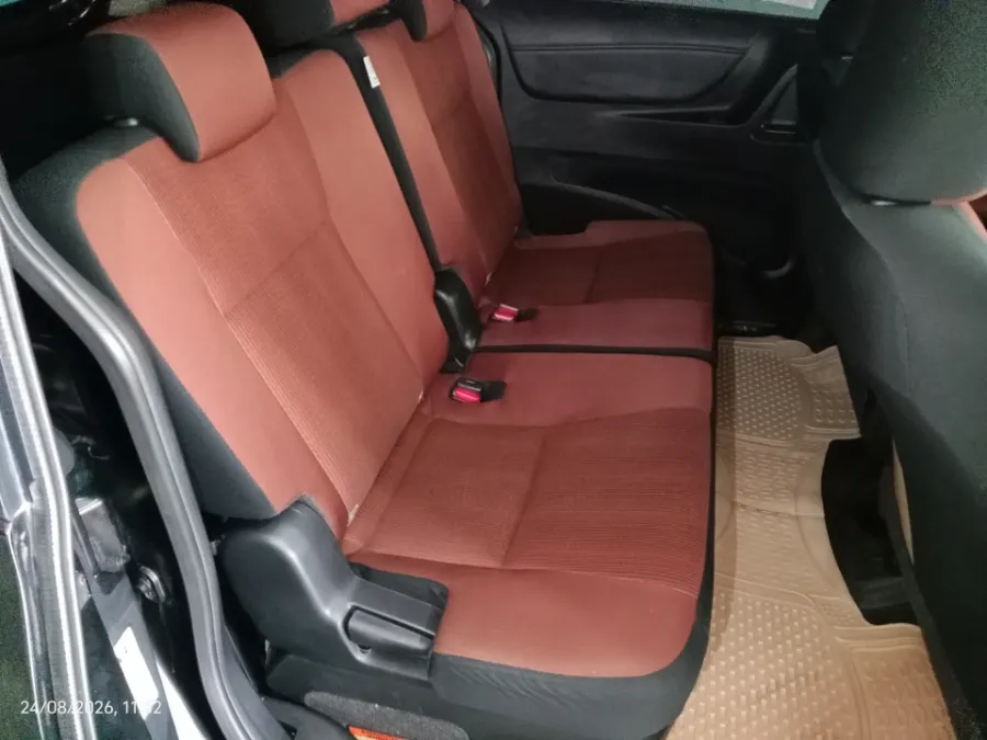 Foto Mobil Bekas Kabin Belakang Toyota Sienta 1.5 Q tahun 2017