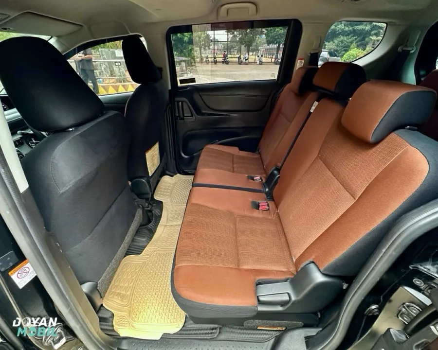 Foto Mobil Bekas Kabin Belakang Toyota Sienta 1.5 Q tahun 2017