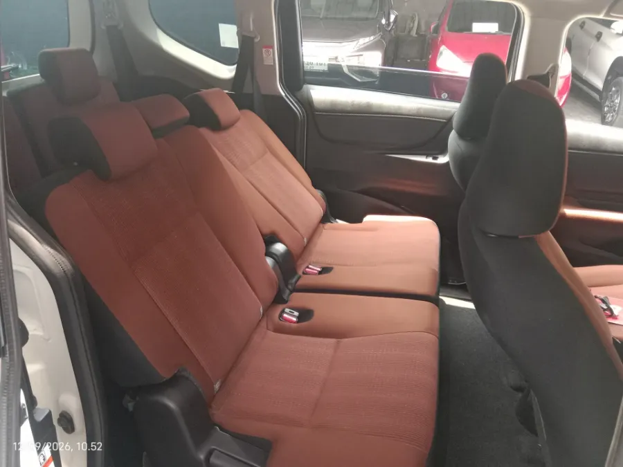 Foto Mobil Bekas Kabin Belakang Toyota Sienta 1.5 Q tahun 2017
